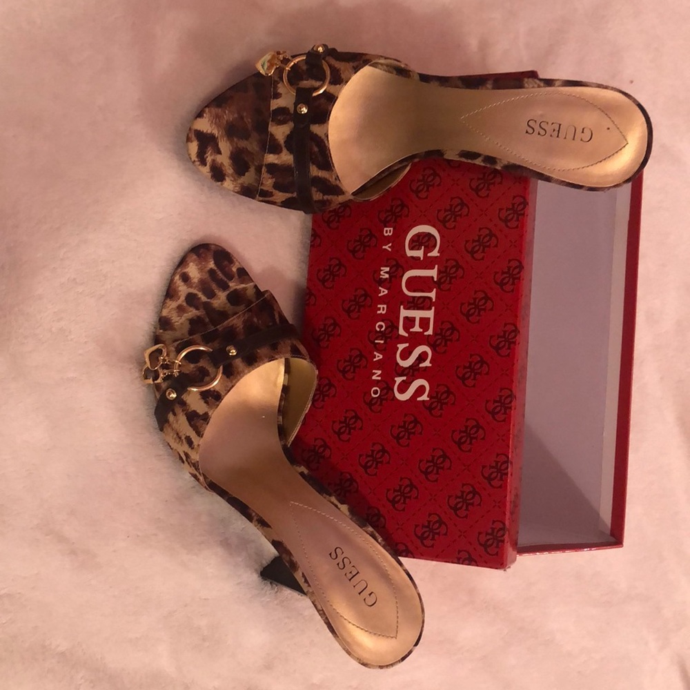Gently worn women’s Guess slide on heels.